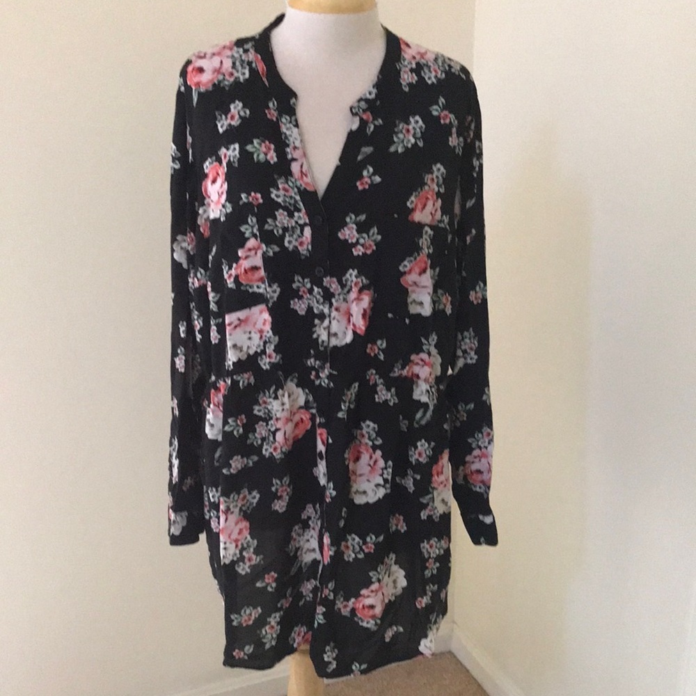 Torrid 4X black floral front button long sleeve blouse.